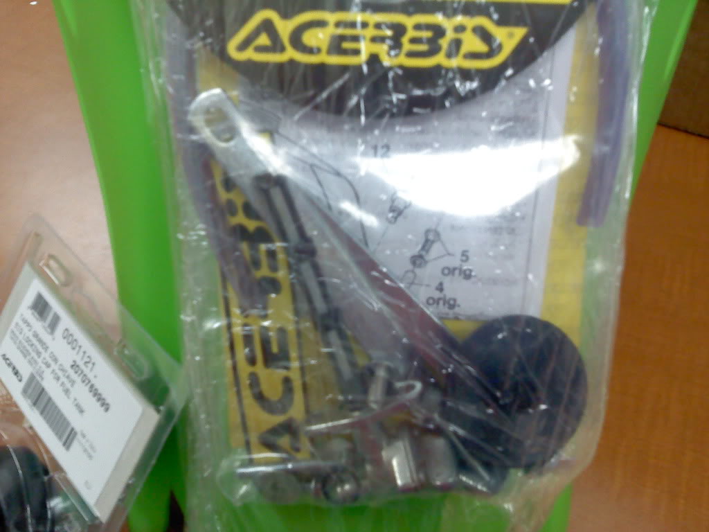 Name: 0402111816b.jpg
Views: 216
Size: 79.6 KB