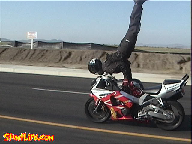 Name:  1109mn_handstand_side_shot_skin_great-med.jpg
Views: 1611
Size:  39.8 KB