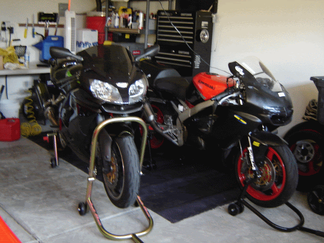 Name:  2bikes.gif
Views: 23
Size:  145.9 KB