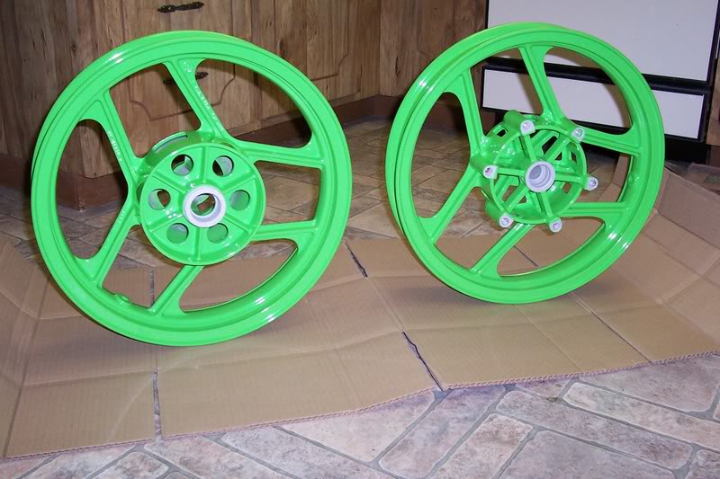 Name:  KiwiGreenKawa250wheels.jpg
Views: 20
Size:  81.9 KB